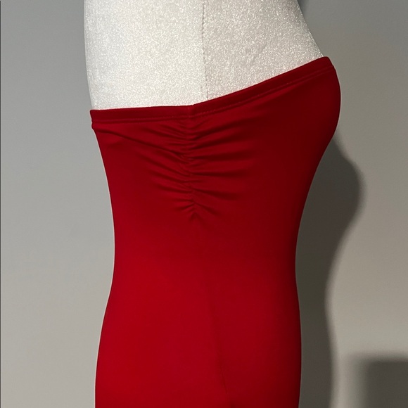 Elegant Red Strapless Top - Picture 3 of 5